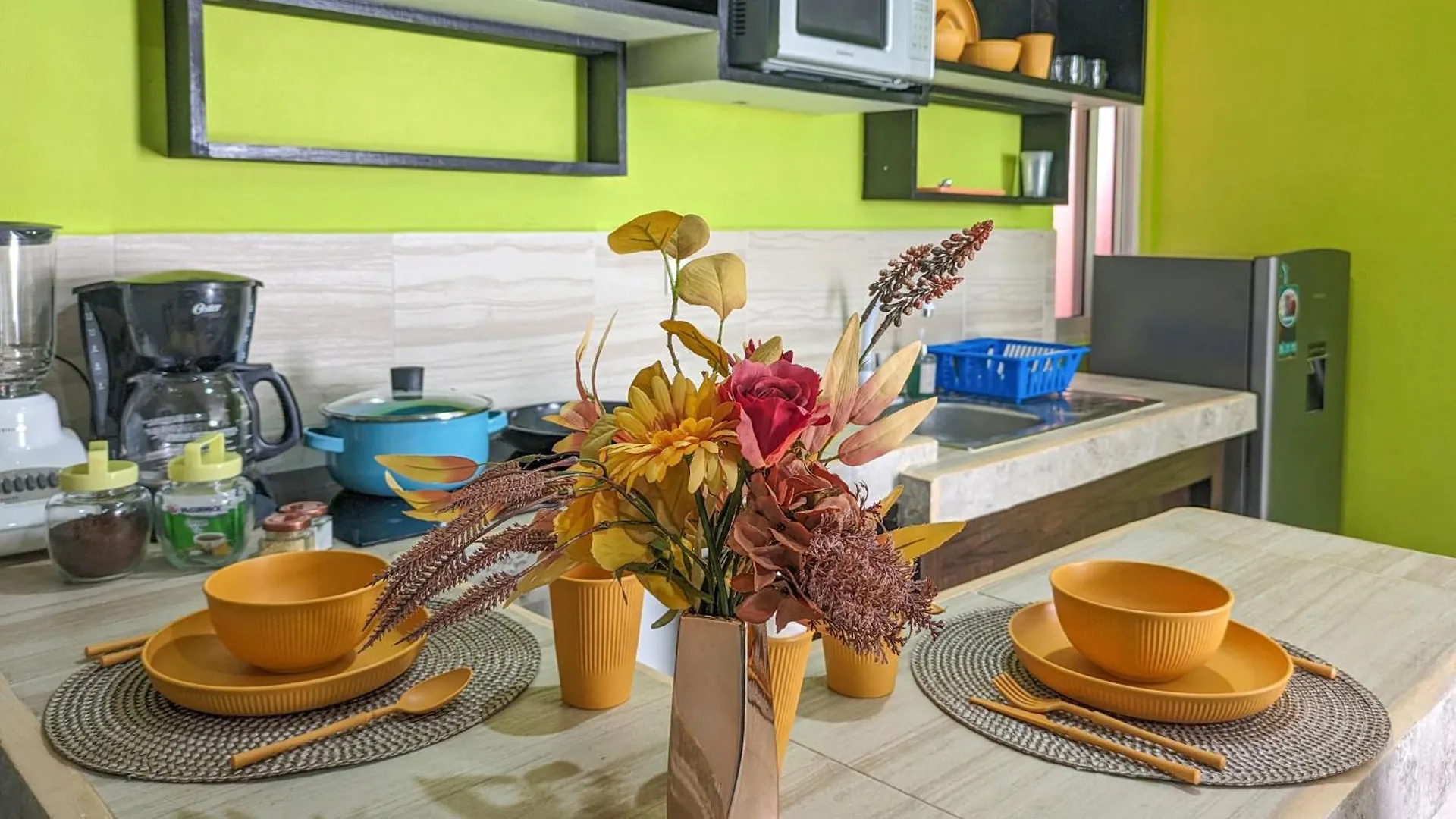 B4 Romantic Beachside Escape Ubud Theme Memory Foam King Bed Kitchen Ac Playa del Carmen Apartment