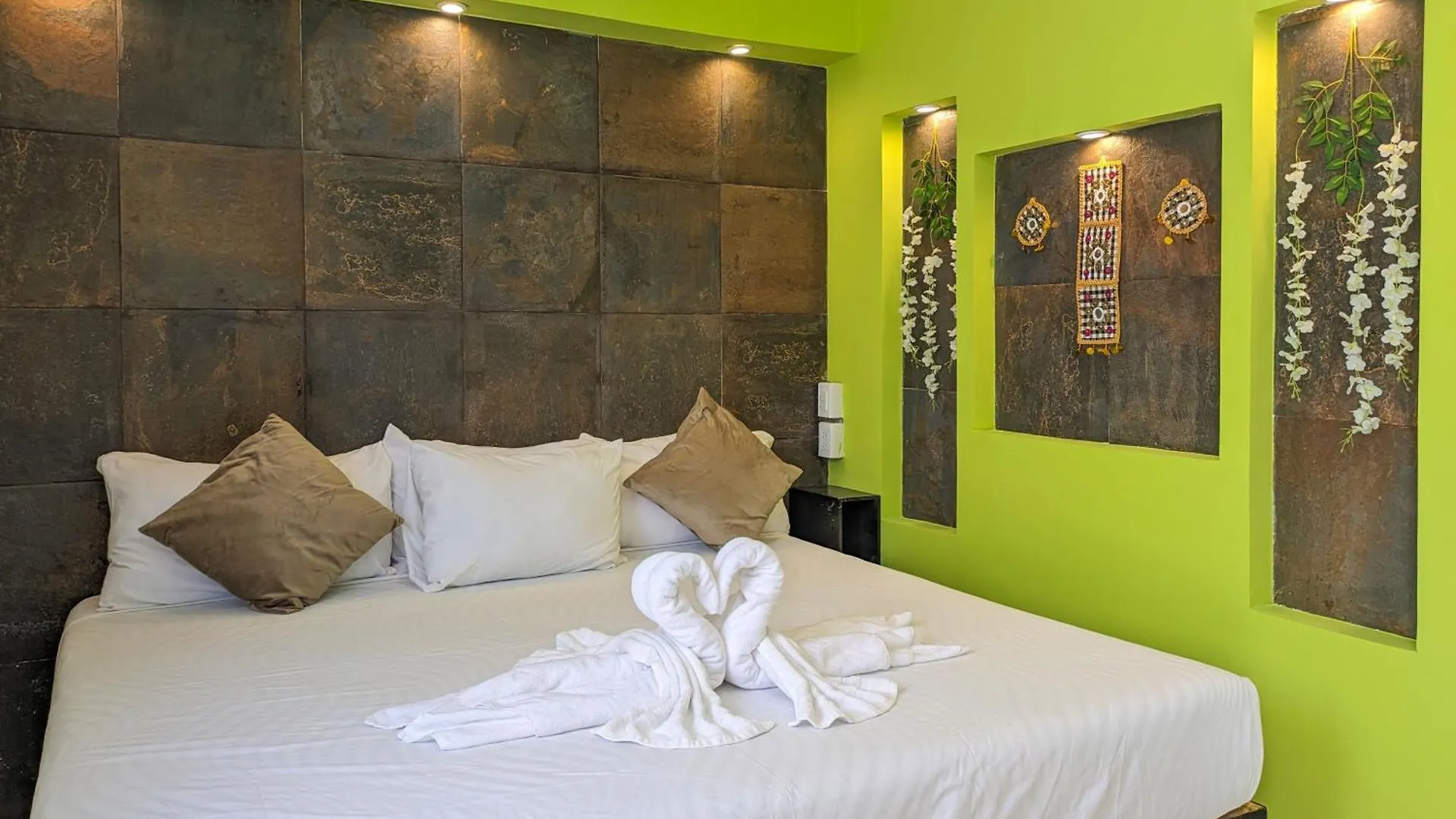 B4 Romantic Beachside Escape Ubud Theme Memory Foam King Bed Kitchen Ac Playa del Carmen